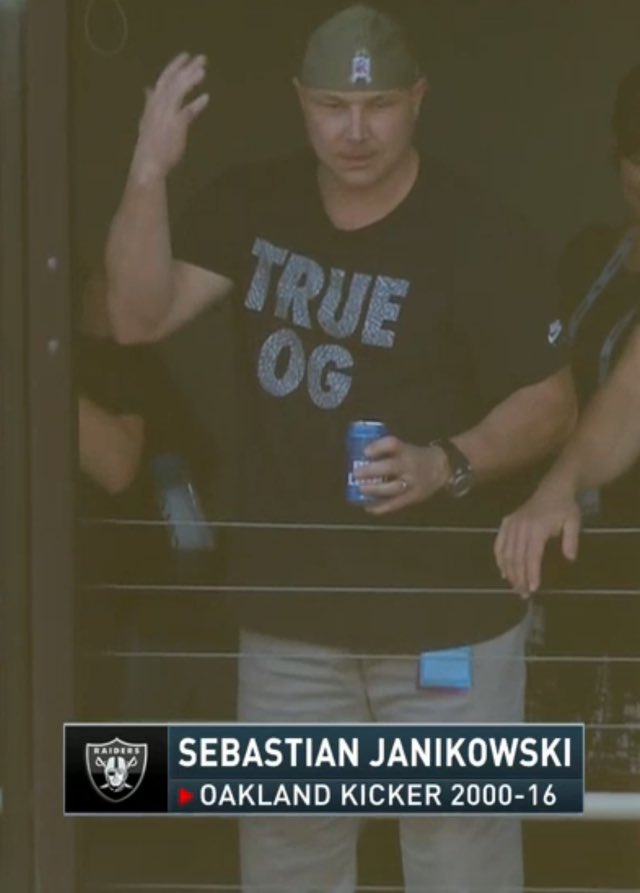 FB_FilmAnalysis's tweet photo. Get him off the couch https://t.co/g04X9tH12C
