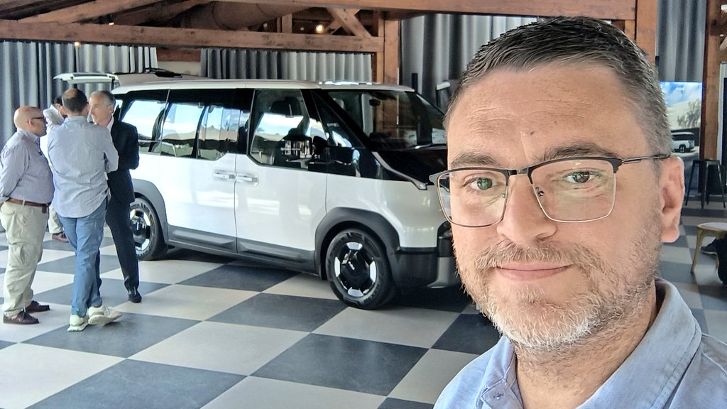 AngelCarTest's tweet photo. 🚐⚡️ El #KiaPV5 llega en 2025 a España: eléctrico, modular y con hasta 416 km de autonomía. Disponible en versiones Passenger, Cargo y Chassis Cab, redefine la movilidad con un diseño flexible e innovador. #KiaPV5 https://t.co/vMn81Fq4Ij