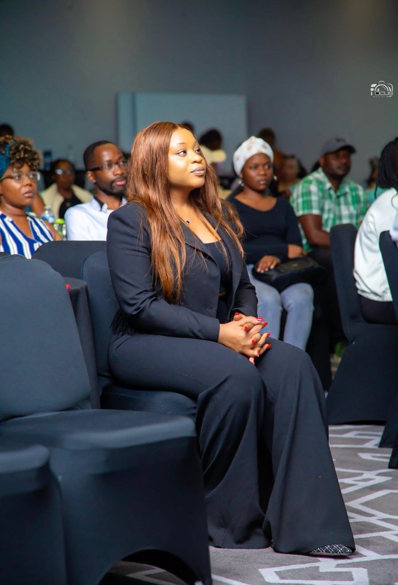 Miss V Candy tweet media