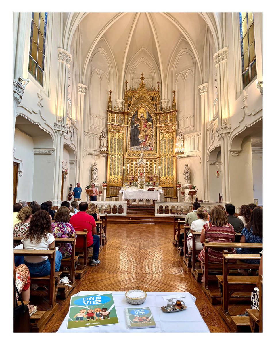 ¡Vamos juntos, un nuevo año, a la conquista de bonitos retos y aprendizajes!

#ConMiVoz 
#Curso2526
#somosfesofíabarat 
#somossagradocorazón #fundacióneducativasofíabarat #educacióngranada
Síguenos en Facebook @rcscgranada e Instagram @cscgranada