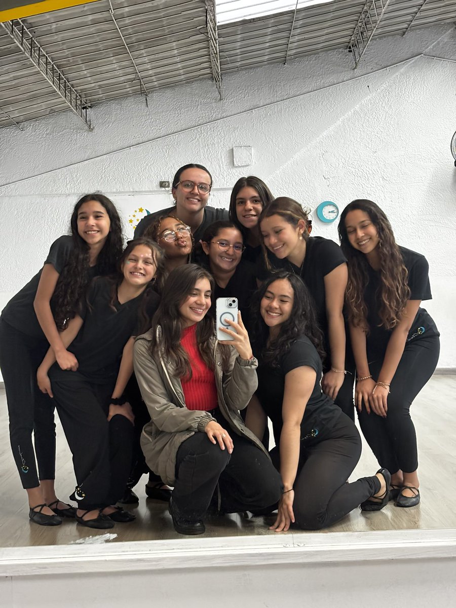 Lo único que siempre va a salvarte, es volver a ti… si, a ti. A lo que te hace feliz, a lo que te motiva, te inspira, te reta, te hace mejor… ya sabes, a ti 🫶