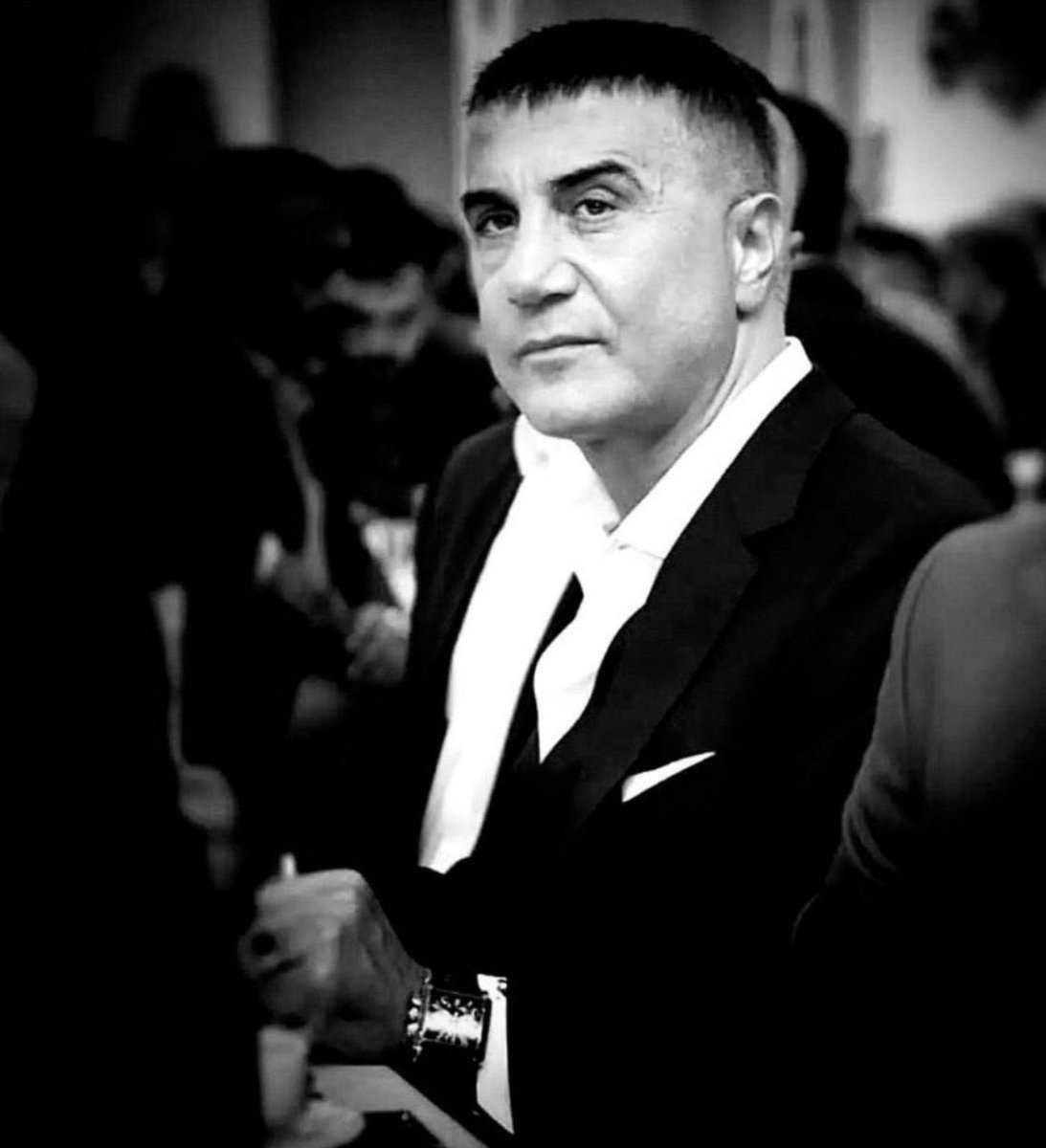 Sen Allah’a güven.
Hiç beklemediğin anda çiçek açar umutlar..!

Bir umuttur yaşamak..!

<a href="/sedat_peker/">Sedat Peker</a>