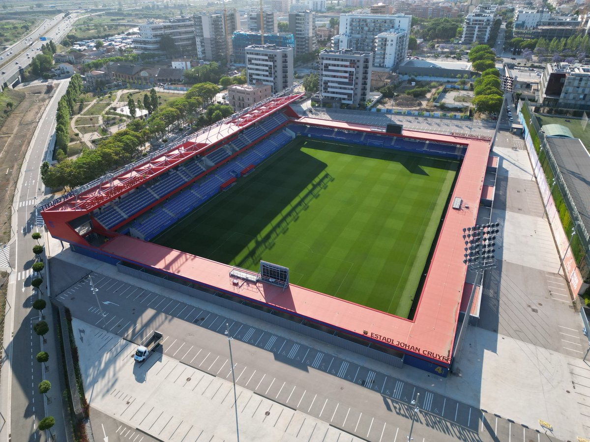 With ongoing issues further delaying Barcelona’s return to the Camp Nou, Sunday’s match vs Valencia will take place at the Estadi Johan Cruyff. Here’s all you need to know about the home of Barcelona Atlètic 
espanaestadios.com/2019/09/09/bar…