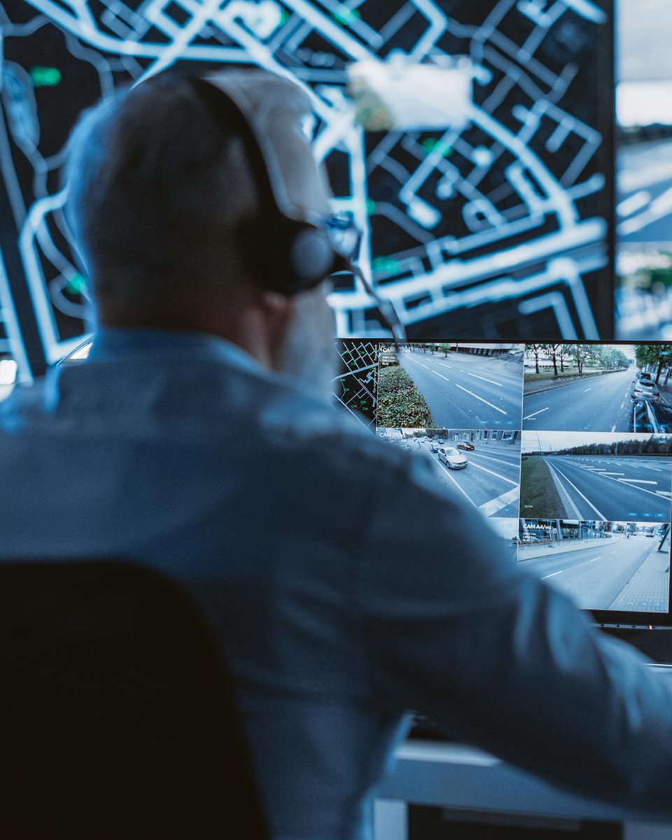 ToshibaUSA's tweet image. Built for 24/7 operation, the Toshiba S300 Pro Surveillance Hard Drive offers up to 10 TB of storage, 64-camera support, and 7200 RPM performance optimized for NVRs and DVRs.

storage.toshiba.com/consumer-hdd/i…

#Toshiba