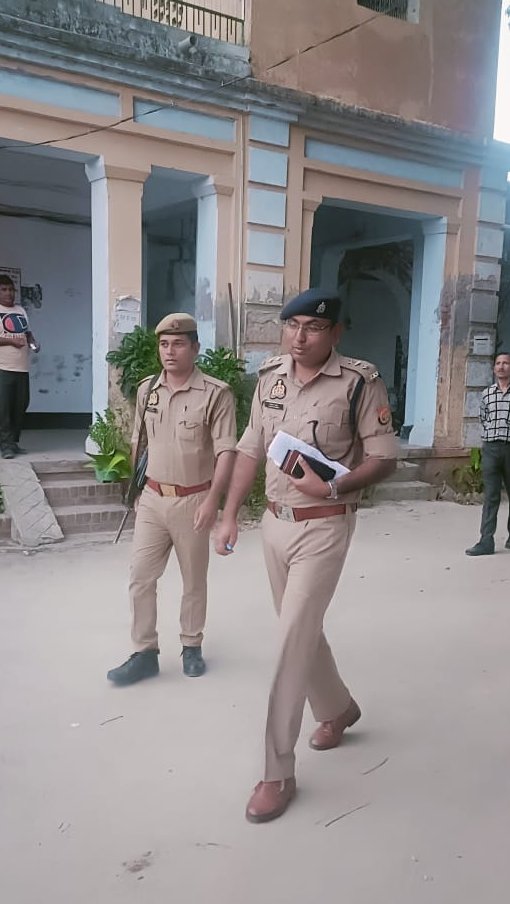 ये है डिप्टी sp आलोक प्रसाद इनके पिता अंबिका प्रसाद रेलवे में DRM के पद पर रहते हुए अरबों की भ्रष्टाचार किए। इनके पिताजी की दो नाजायज संताने भी हैं।
DRM के पद पर रहते हुए भ्रष्टाचार के बूते सन 2011 और सन 2013 में दोनों को रेलवे में भर्ती करा दिए ये कैसे संभव हुआ <a href="/RailMinIndia/">Ministry of Railways</a>