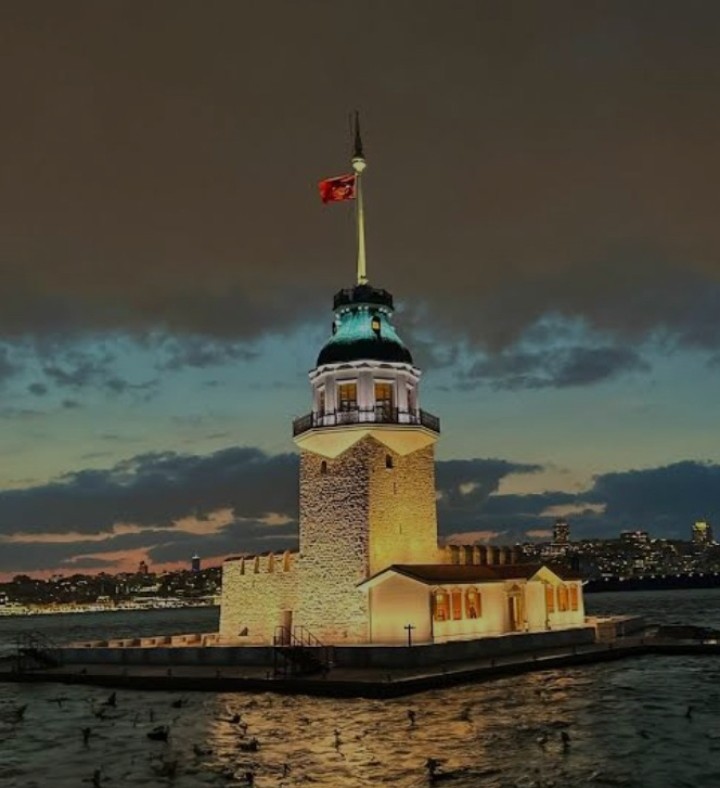 💫 HAYAT  biriktirdiğin

                      YILLARDAN  değil ,

Yaşadığın  ANLARDAN 

                     İBARETTİR .