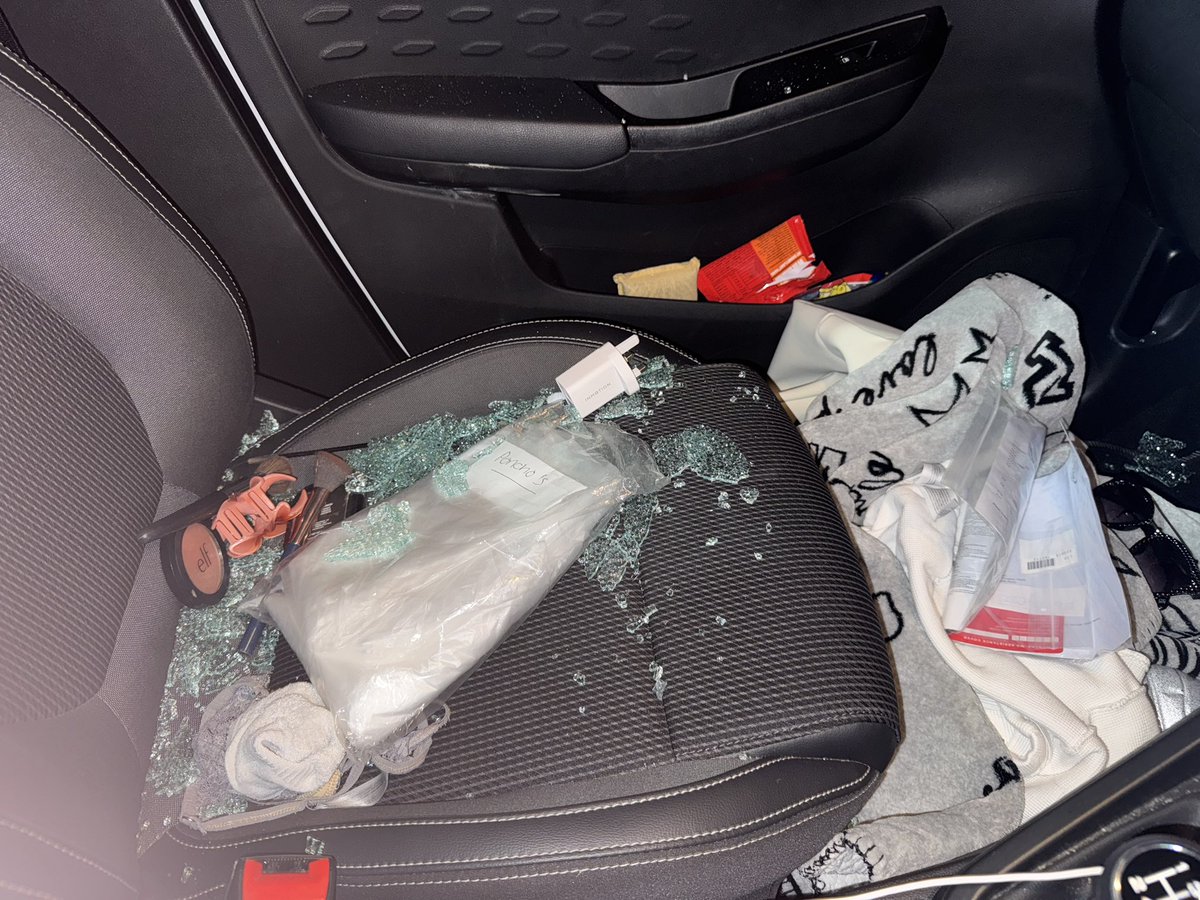 alisha_mcnab's tweet photo. please share this to make others aware of what can happen here and attempt prevent this in the future @LewisCapaldi @syptweeet @KFC_UKI @FalkirkFC @Falkirkdaft https://t.co/ifpVMKT34z