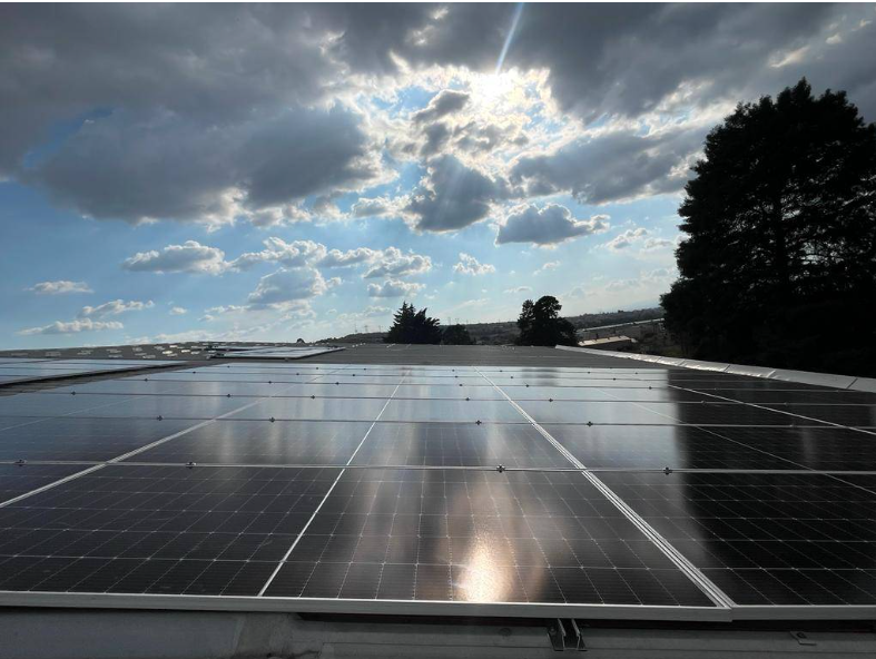 ☀️🏠 Energía solar para hogares mexicanos ⚡🌱

El FIDE y la <a href="/SENER_mx/">SENER México</a>  impulsan el programa Paneles solares para tu casa, que apoya a familias en zonas de climas extremos con altos costos de electricidad —más de $1,500 al mes— brindándoles acceso a sistemas fotovoltaicos seguros