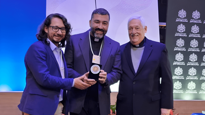 📣 Junto a otras 16 universidades, la UCAB desarrolla el Programa de Liderazgo Ignaciano Universitario Latinoamericano –premiado en julio– para formar jóvenes con criterio, capaces de influir positivamente en su entorno. Conoce más vía <a href="/elucabista/">El Ucabista</a>: 🔗goo.su/LzclmzW