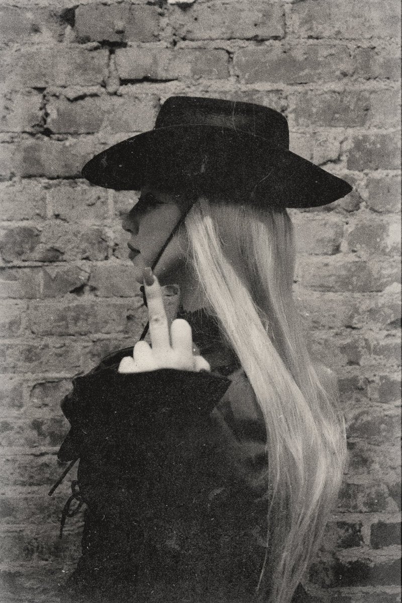 🎶 Let’s just yeehaw into the sun ☀️ FUCK EVERYONE 🖤🎶  

open.spotify.com/track/4ybNPhF9…