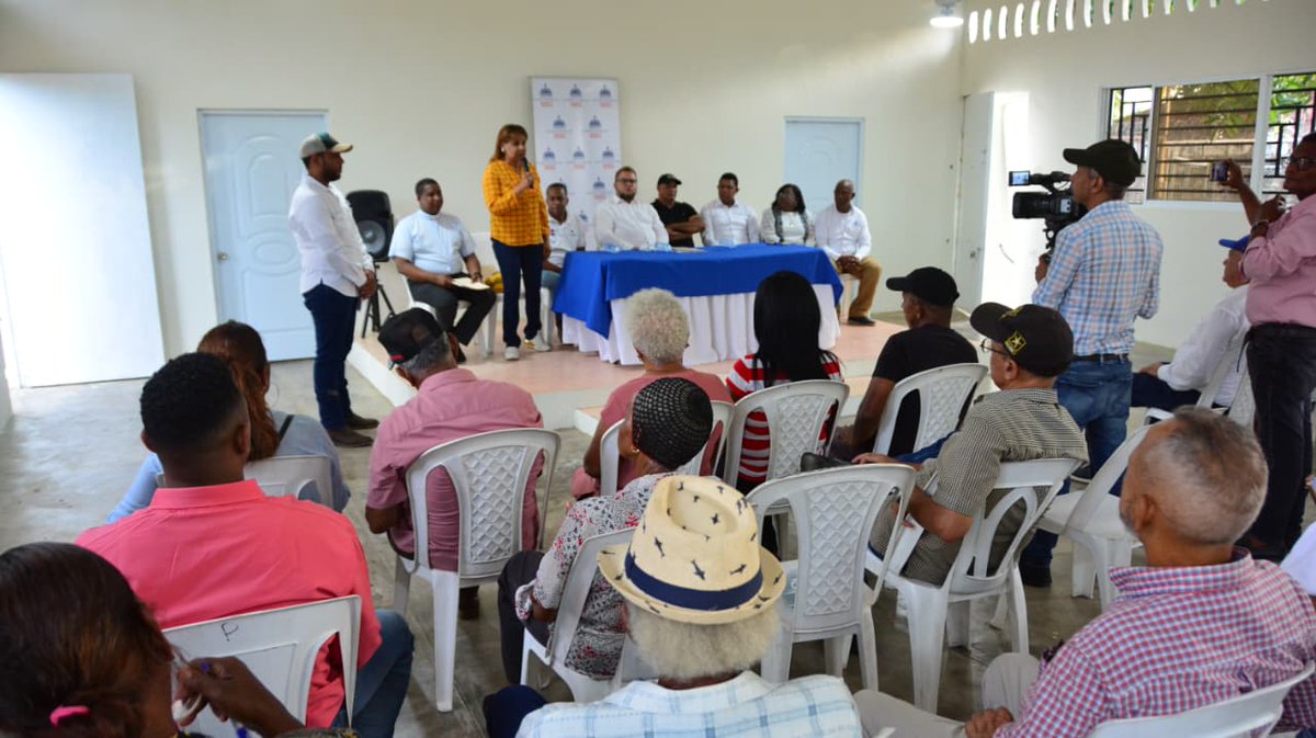 Feda_RD's tweet photo. @caamanovive 🌱 Con este proyecto, el FEDA reafirma su compromiso de transformar no solo la vida productiva en los campos, sino también la vida comunitaria, construyendo infraestructuras que promueven la esperanza y el bienestar colectivo. https://t.co/4CVHe3sayl
