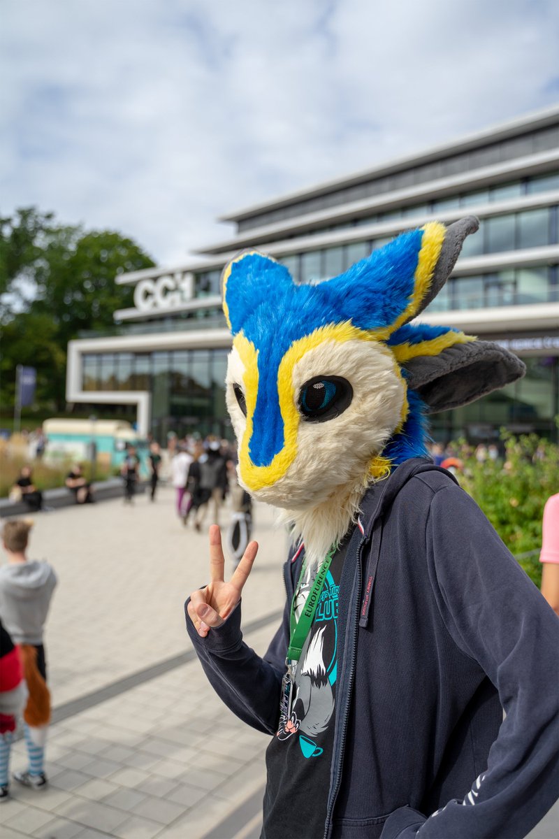 #Eurofurence29 was amazing! Did and saw a lot of fun things :3 Thank you everyone for making this an unforgettable week! 💙

📷<a href="/GeriTheFox/">ᴉɹǝפ</a>