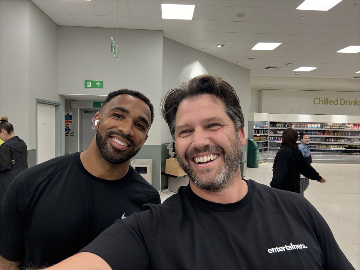 After 90 mins on the massage table fixing my 40 year old legs after walking down a ski hill at the weekend 🙃, I bumped into new West Ham striker <a href="/CallumWilson/">Callum Wilson</a> and thanked him for his goal last week. Welcome to West Ham!