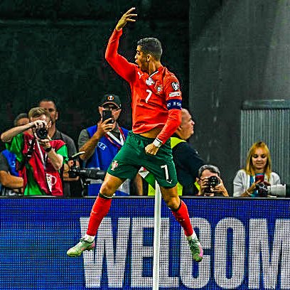 🚨🇵🇹 Cristiano Ronaldo has 6 goals in his last 5 matches for Portugal! 

• ⚽️ vs Denmark
• ⚽️ vs Germany
• ⚽️ vs Spain 
• ⚽️⚽️ vs Armenia
• ⚽️ vs Hungary

40-years-old.  👏