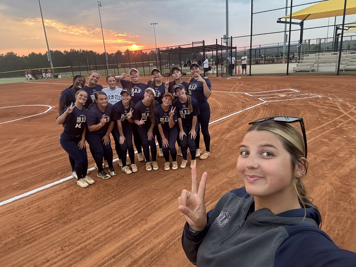 This team is UNREAL 🫣🤫🫨 

This weekend we played on fields over 240 ft—and our girls showed out! 💪 We had 4 different players who would’ve crushed over-the-fence HRs on a standard 200 ft field, and a couple who nearly cleared the 240 ft fence 😳. One even turned it into an
