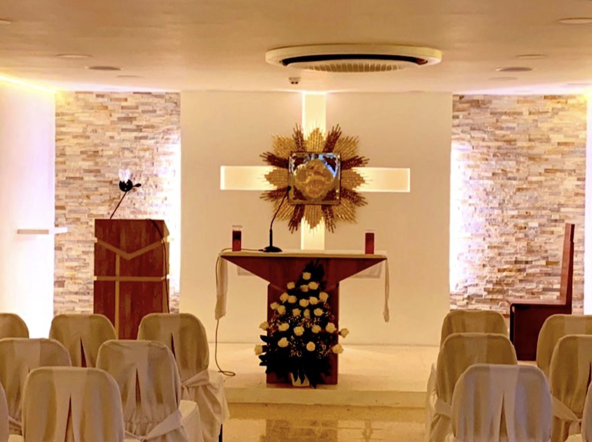 Aconsejaba san Manuel González: “Asomaos cuántas veces paséis por delante de un Sagrario y decid muy quedito, pero con toda el alma: ¡Corazón de mi Jesús, que yo me dé cuenta de que tú estás ahí! … Yo os aseguro que llegará el día en que nadie os ganará en alegría y felicidad”.