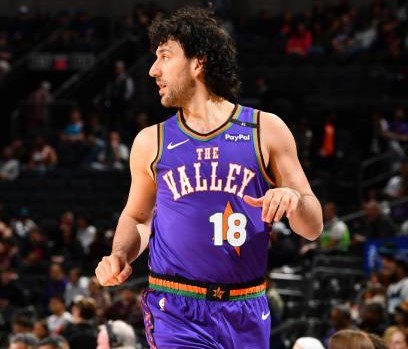 Vasa Micic reliving a moment from last season with Phoenix Suns: “(Mike Budenholzer) subbed me in after 2½ hours. And really, I read the Lord’s Prayer before I went in. Man, I was in terrible shape physically after just 2½ hours of sitting. So I went up to him and said, ‘Coach,