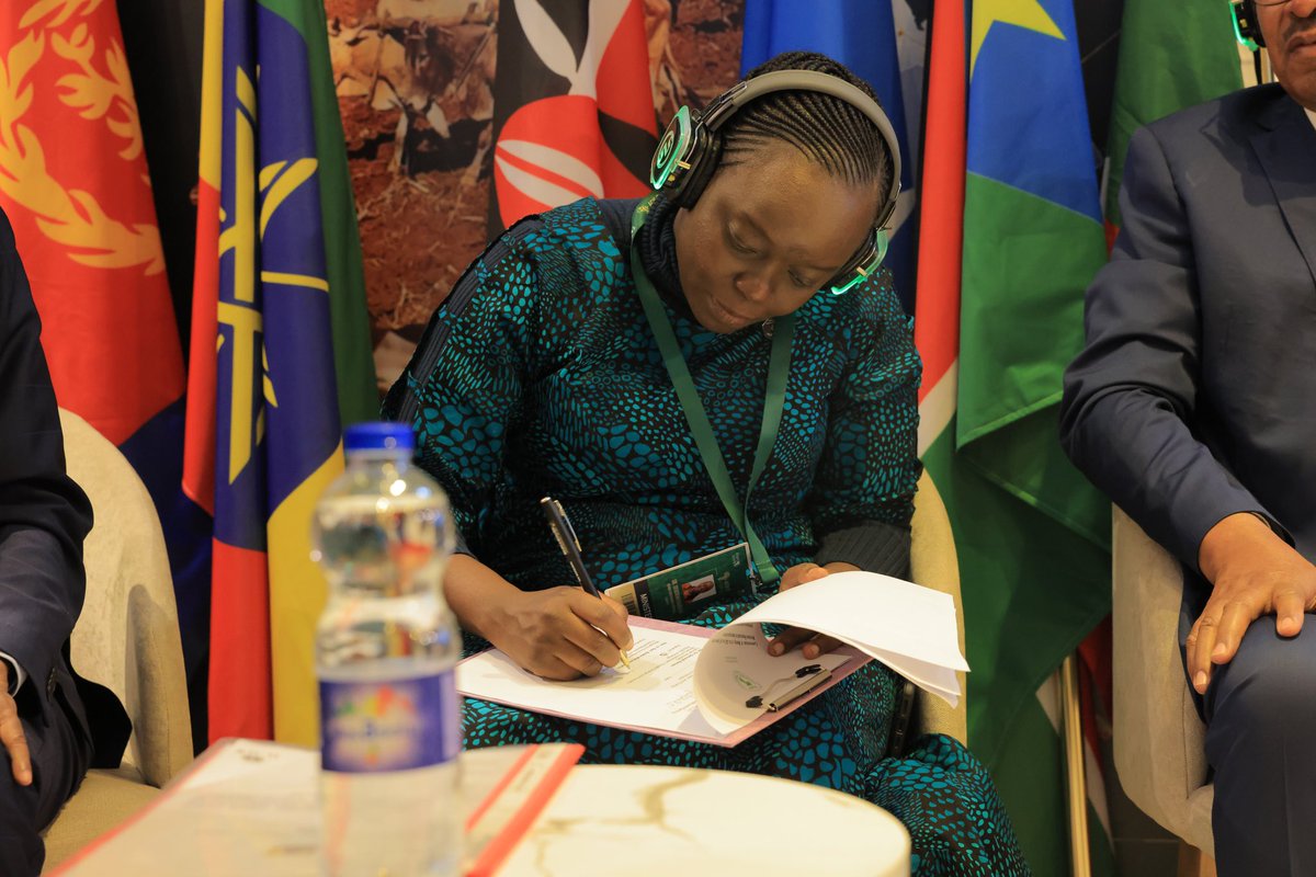 IGAD_CPAC's tweet photo. ℹ️ The endorsement and launch were graced by EAC @SGNduva, IGAD Deputy ES @MAWareSO, and 7 ministers responsible for meteorological services from  Djibouti 🇩🇯, Ethiopia🇪🇹, Kenya🇰🇪, Uganda🇺🇬, Somalia 🇸🇴 , South Sudan🇸🇸, and Burundi🇧🇮. 2/3 https://t.co/IWVYwI9BFc