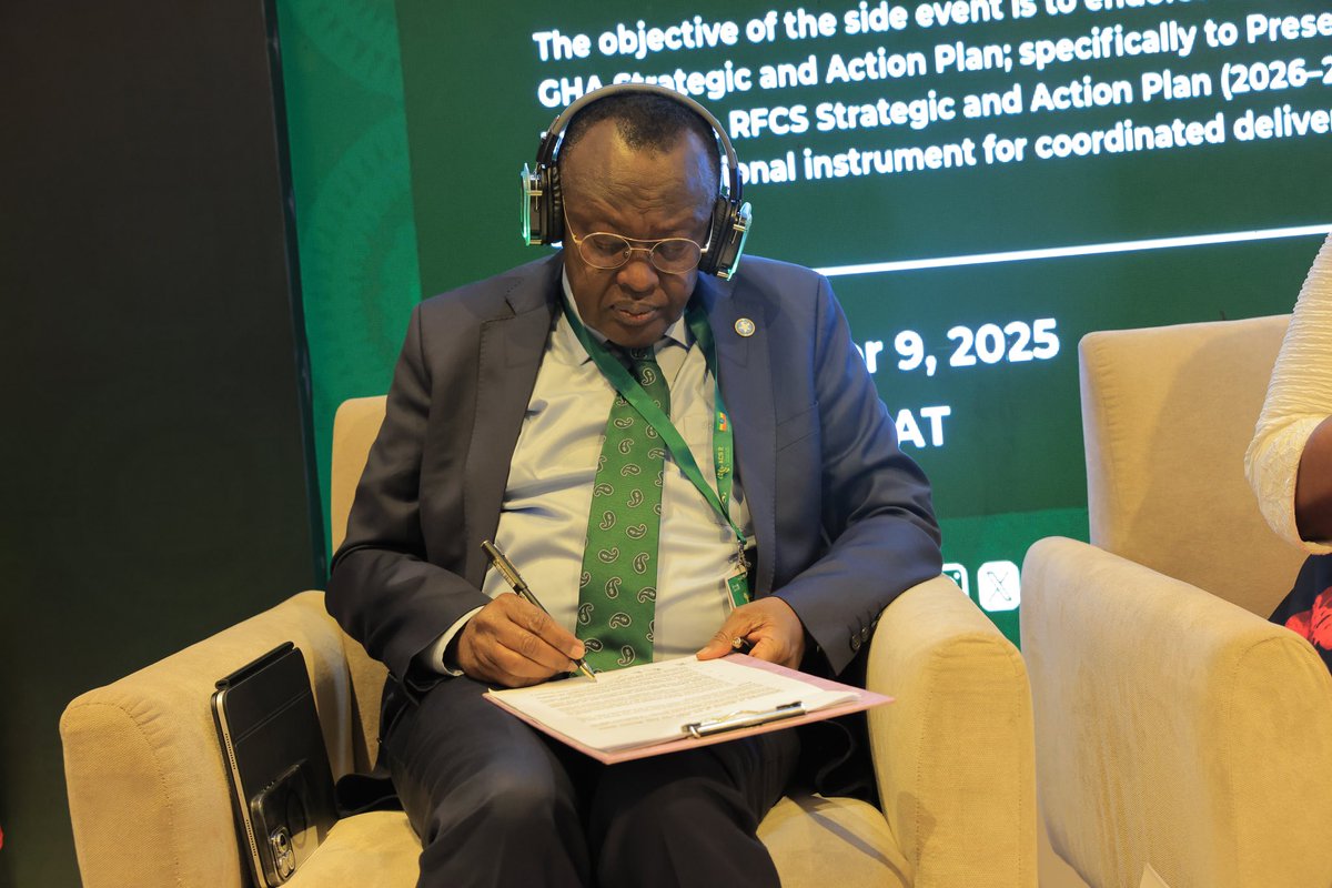 IGAD_CPAC's tweet photo. ℹ️ The endorsement and launch were graced by EAC @SGNduva, IGAD Deputy ES @MAWareSO, and 7 ministers responsible for meteorological services from  Djibouti 🇩🇯, Ethiopia🇪🇹, Kenya🇰🇪, Uganda🇺🇬, Somalia 🇸🇴 , South Sudan🇸🇸, and Burundi🇧🇮. 2/3 https://t.co/IWVYwI9BFc