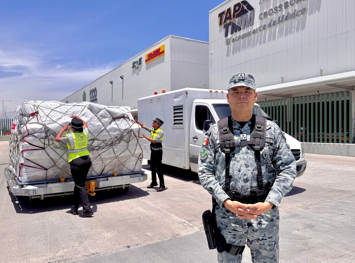 Lucia Trasviña Waldenrath (@luciatraswbcs) on Twitter photo 🔴🇲🇽 Felicito al Coronel Ramón Gerardo Lara Calvillo por su designación como coordinador estatal de la <a href="/GN_MEXICO_/">Guardia Nacional</a> en #BajaCaliforniaSur.
Le deseo el mayor de los exitos para esta gran encomienda y que sus acciones garanticen la seguridad de nuestro estado. 🔴🇲🇽 Felicito al Coronel Ramón Gerardo Lara Calvillo por su designación como coordinador estatal de la <a href="/GN_MEXICO_/">Guardia Nacional</a> en #BajaCaliforniaSur.
Le deseo el mayor de los exitos para esta gran encomienda y que sus acciones garanticen la seguridad de nuestro estado.