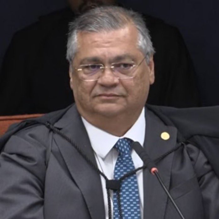 updatecultura's tweet photo. 🚨 AGORA: Flávio Dino acompanha o relator Alexandre de Moraes e vota pela CONDENAÇÃO de Jair Bolsonaro a 43 anos de prisão. https://t.co/wWJBReyVav