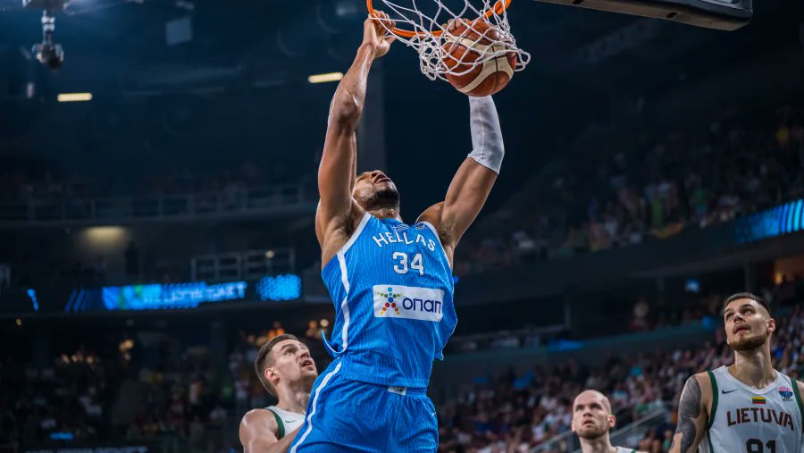 #EuroBasket | Cuartos de Final

Grecia 🇬🇷 vencio 87-76 a Lituania 🇱🇹 y paso a Semis.

- Giannis decisivo como siempre. Gran partido de Kostas y Toliopoulos.

- Shout out para JV.

🇬🇷 Giannis 29 PTS, 6 REB, 4 STL.
🇬🇷 Lotiopoulos 17 PTS.

🇱🇹 Valanciunas 24 PTS, 15 REB

🆚 🇹🇷 en SF