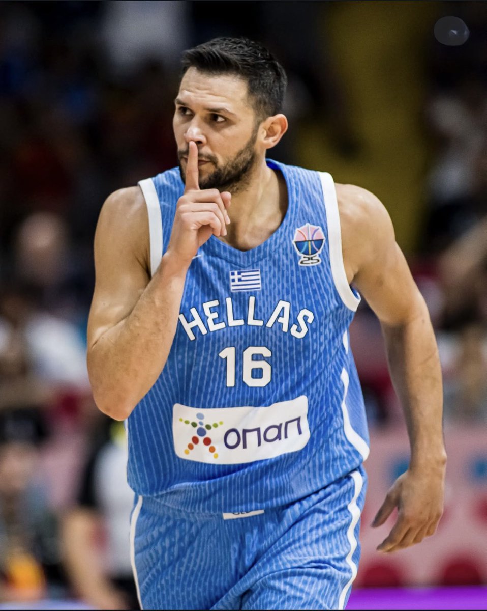 Είσαι τεράστιος αθλητής αλλά είσαι ακόμα μεγαλύτερος άνθρωπος 🇬🇷
#EuroBasket