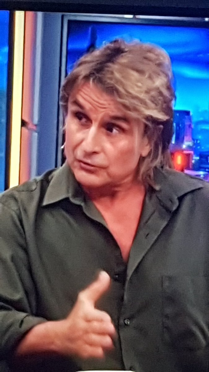 #NachoCanoEH que pasa hoy en el hormiguero? Qué regidor sesgado tenemos? Siempre aplaude la gente y hoy Nacho Cano diciendo verdades probadas y nadie aplaude,,, vaya tela. La cara del Motos es de mayonesa cortada