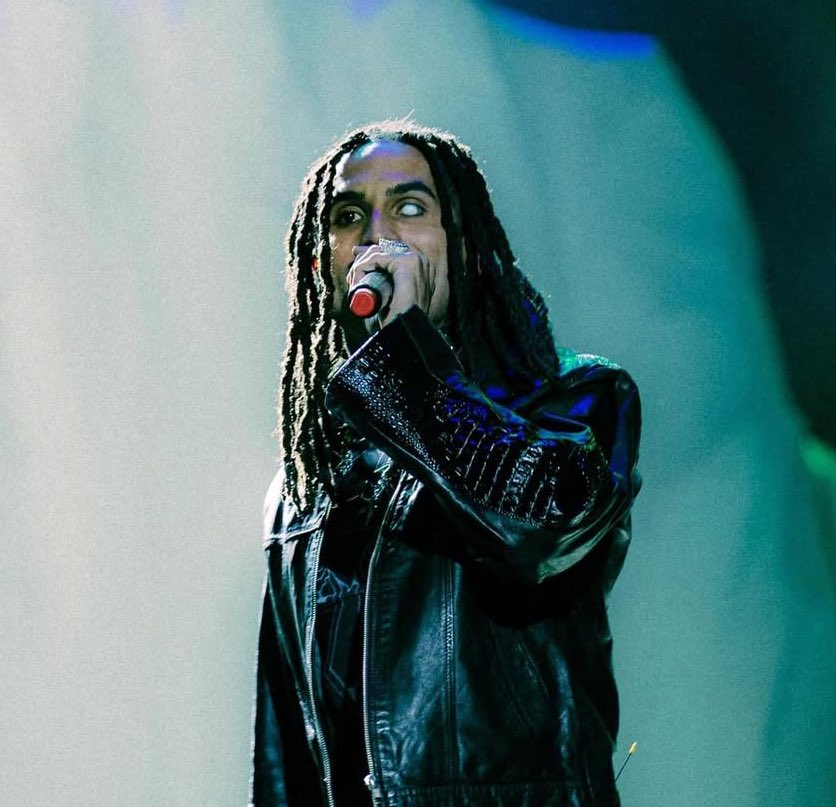 rapoutcontext's tweet photo. A lente branca usada por Matuê durante seu show no The Town, foi uma homenagem ao personagem Severino, do lendário filme Auto da Compadecida! 🇧🇷 https://t.co/uQosolEZvW