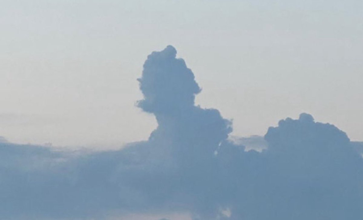 cloudywithfaces's tweet image. Barbara Bush! 
Subscribe free here: cloudywithachanceoffaces.substack.com/embed
#barbarabush #clouds #sky