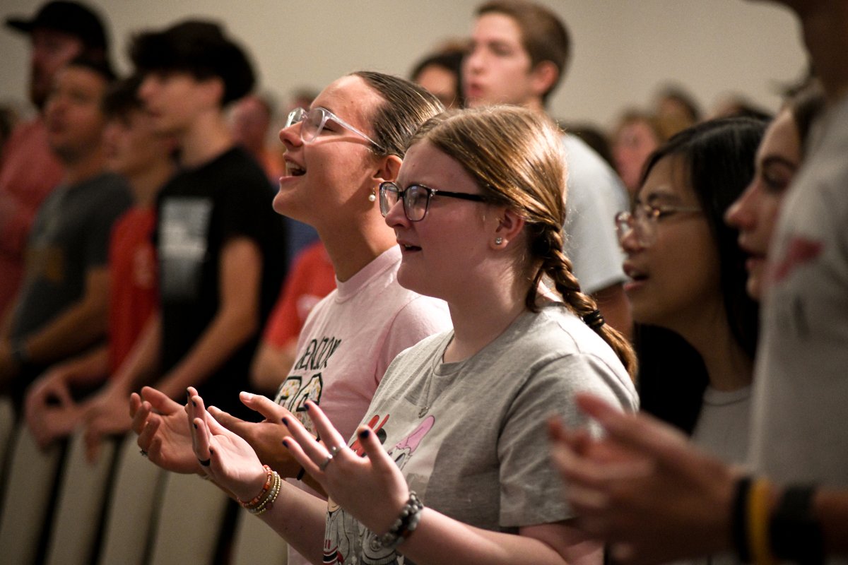 UnionUniversity's tweet image. 🙌 More than 300 students filled campus for the EQUIP Youth Apologetics Conference this weekend.

We are grateful to partner with the @tnbaptist to invest in the next generation of Christian leaders.

🔗 Read more: f.mtr.cool/hysytzpizd
#UnionUniversity #EQUIPConference