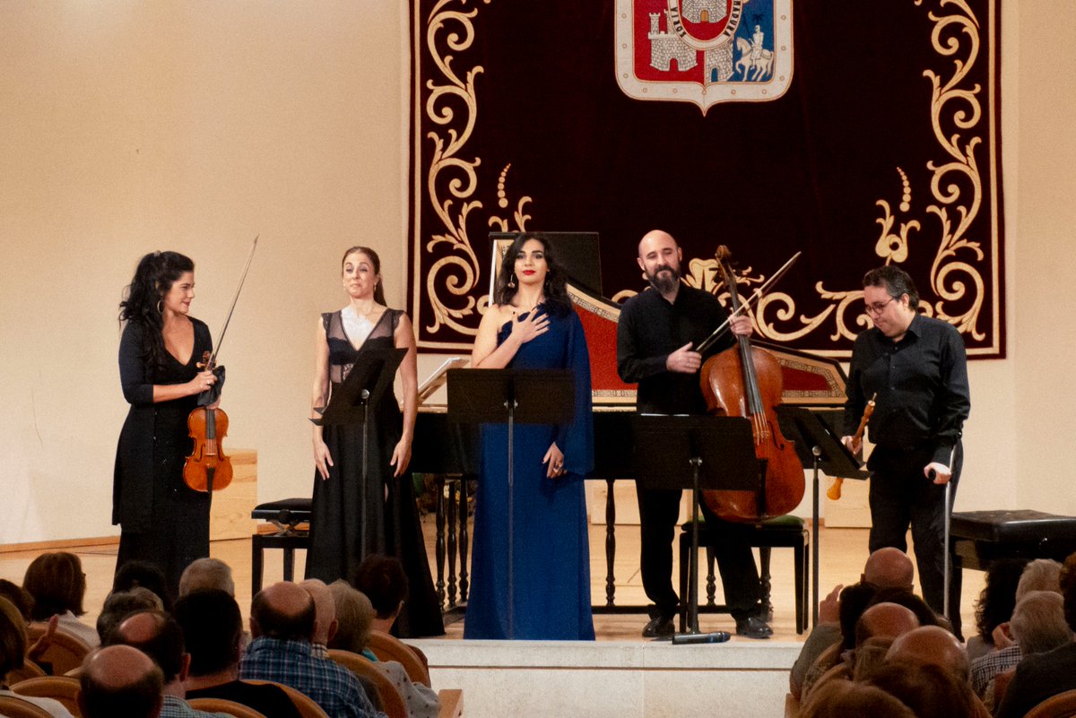 El #FOMS2025 se ha trasladado al Aula Magna Tirso de Molina para acoger a Pérgamo Ensemble y <a href="/sopranobelen/">Belén Vaquero</a>, quienes han interpretado música antigua con alma contemporánea. La voz de la soprano ha brillado junto a la maestría de los músicos.
<a href="/Ayto_Soria/">Ayuntamiento de Soria</a> <a href="/jcyl/">Junta de Castilla y León</a> <a href="/INAEM_Cultura/">INAEM</a>