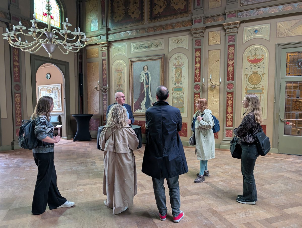 Een delegatie van het Haags Historisch Museum was vandaag op bezoek bij de Heren Sociëteit De Vereeniging tijdens de stadsbrede Breaking the Walls Tour. Samen maken we de Haagse Internationale samenleving. #BreakingtheWalls #DenHaag <a href="/grumpyinnovator/">Costas Papaikonomou 🇳🇱×🇬🇷</a>