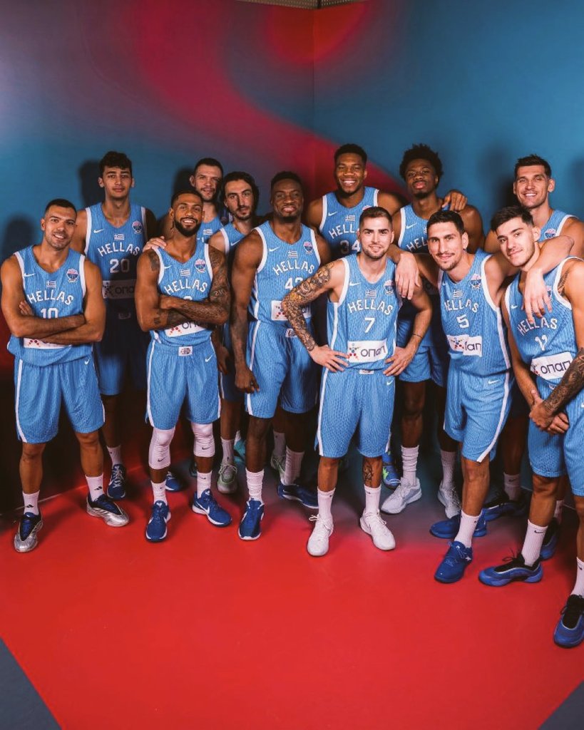Sofronis16's tweet photo. Σηκώστε το, ρε μάγκες!

Glory days are coming again! 💙🇬🇷 #LITGRE https://t.co/C4lRleQHgQ