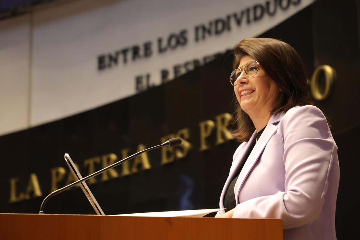 El día de hoy, previo a la Sesión Ordinaria del Senado, en mi carácter como Secretaria de la Mesa Directiva, sostuvimos reunión de quienes integramos este órgano. 

Pero ¿Sabes cuál es la función de este órgano legislativo?

La Mesa Directiva es un órgano colegiado, la cual se