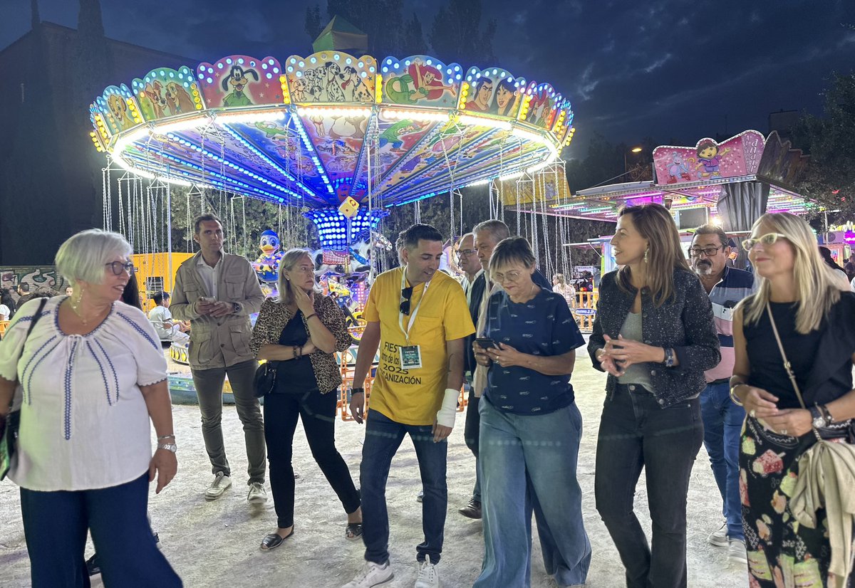 Siempre que puedo me acerco a las fiestas de las Delicias, unas fiestas llenas de actividades, cabezudos y ferias, y más en una noche especial con tributo al gran Fito y los Fitipaldis. ¡Felices fiestas a todos los vecinos de las Delicias!