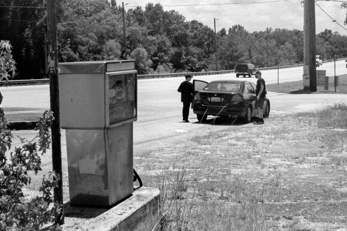 film photographers 🤝 abandoned gas stations