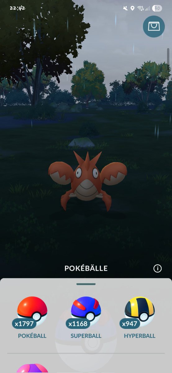 Frexiilein's tweet photo. @PokemonGoApp First this horrible change that made pogo fullscreen so I can't see my time etc anymore in some screens and using the back button regularly throws a pokeball and now you also change the berry/ball menu and move the catch location to the top. Who thought that was a good idea?? https://t.co/Rj8ldcjhjG