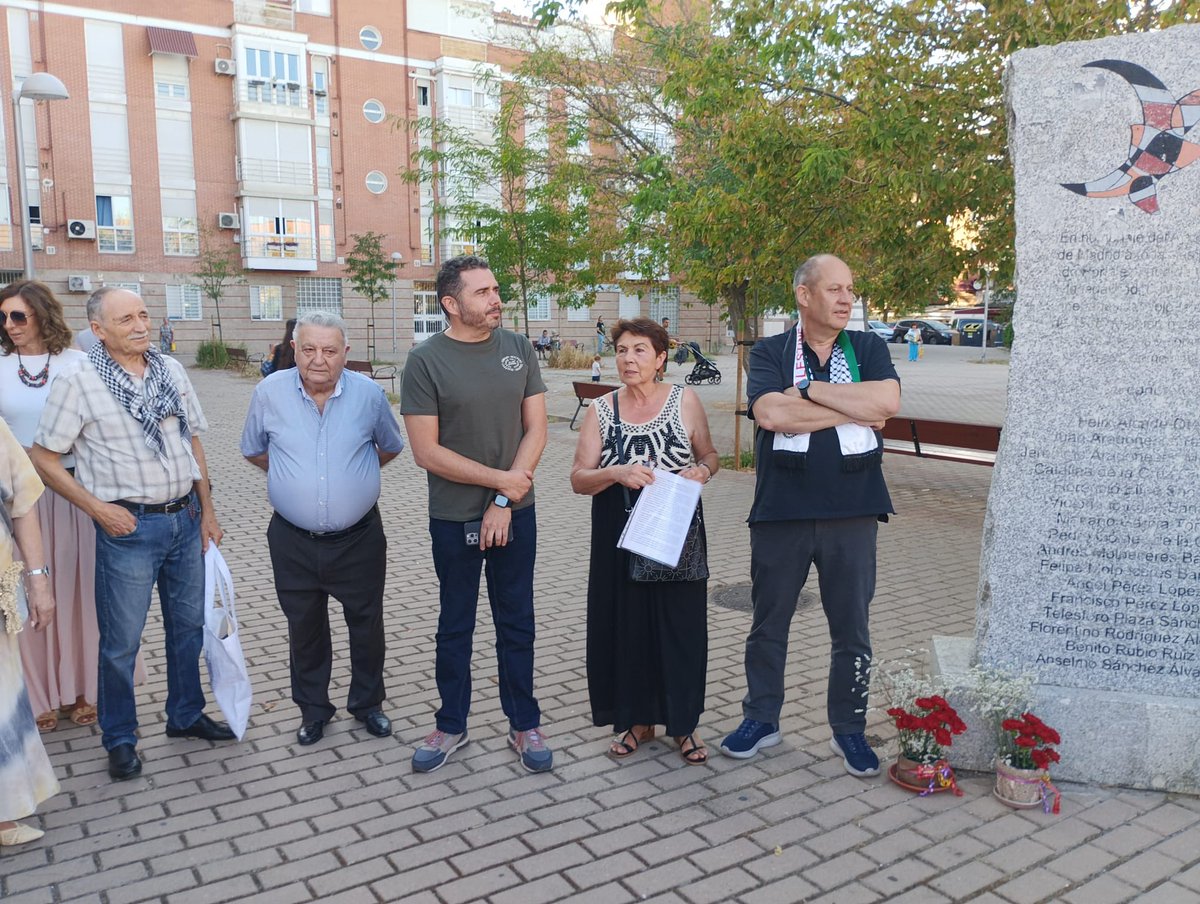 🌹 Cada 9 de septiembre en Hortaleza rendimos homenaje a nuestros vecinos fusilados por la represión franquista.

La memoria democrática es un deber: frente al olvido y el revisionismo, defendemos verdad, justicia y reparación.

#MemoriaDemocratica #Hortaleza