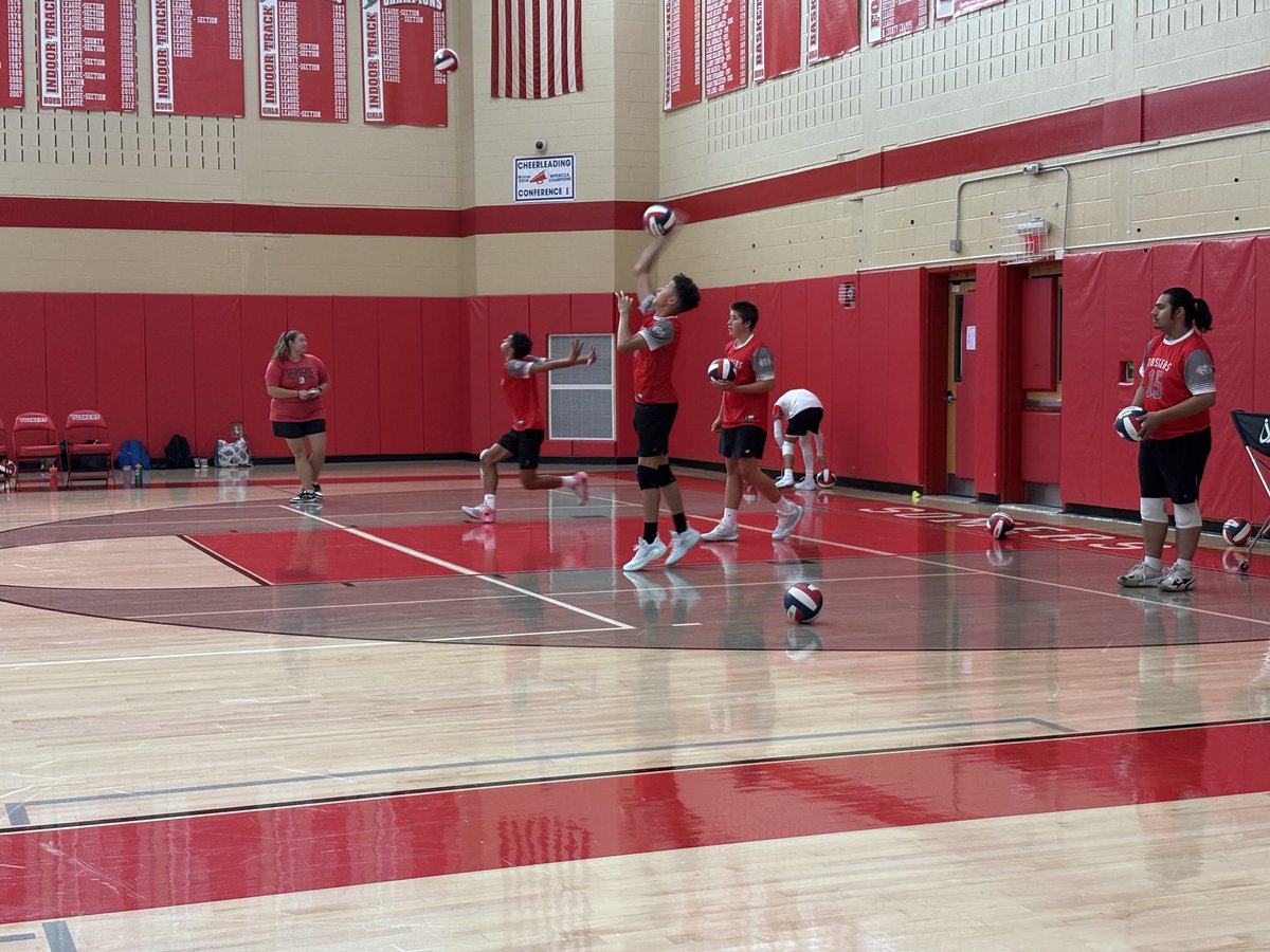 SuptDocB's tweet image. Let’s go ⁦@SomersNYTuskers⁩ volleyball!!