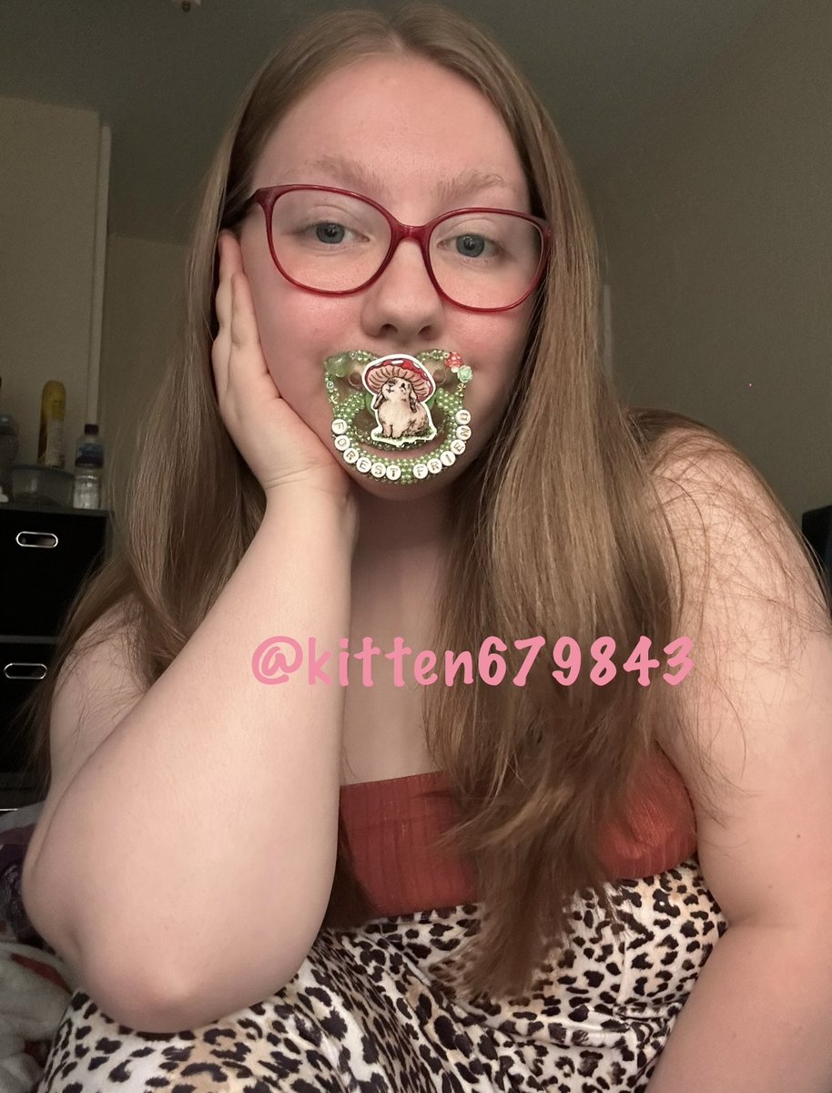 Just me and my paci ^~^