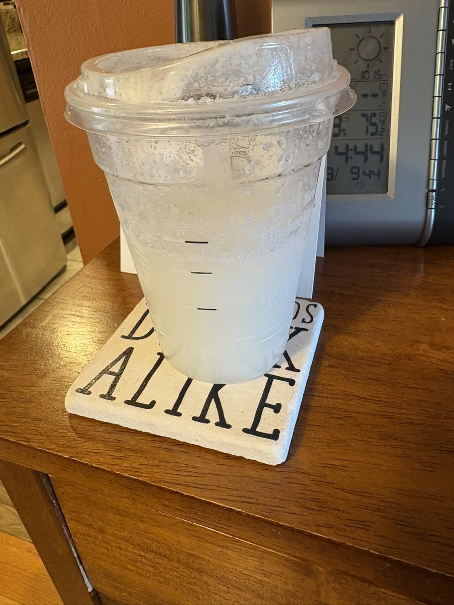 o_ryange's tweet photo. Hehe cum drink https://t.co/AGM6al9Ypt