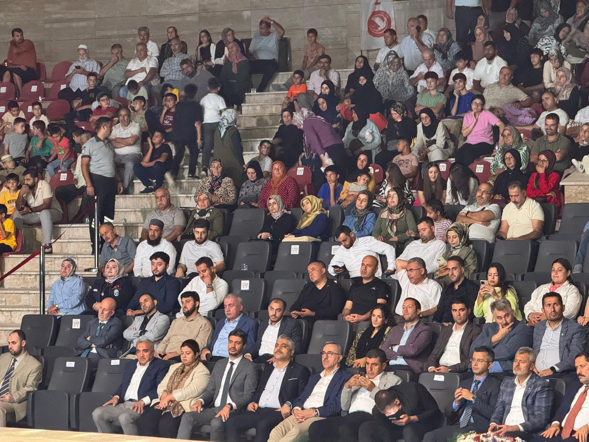 Hatay Valiliği öncülüğünde gerçekleştirilen Mevlid-i Nebi Haftası kapsamında Uludağ Üniversitesi İlahiyat Fakültesi Öğretim Üyesi ve Ayasofya-i Kebir Camii Şerifi Baş İmam Hatibi Prof. Dr. Mehmet Emin AY’ın sunumuyla "Aile Peygamberimizle Huzur Buldu" konulu programa iştirak