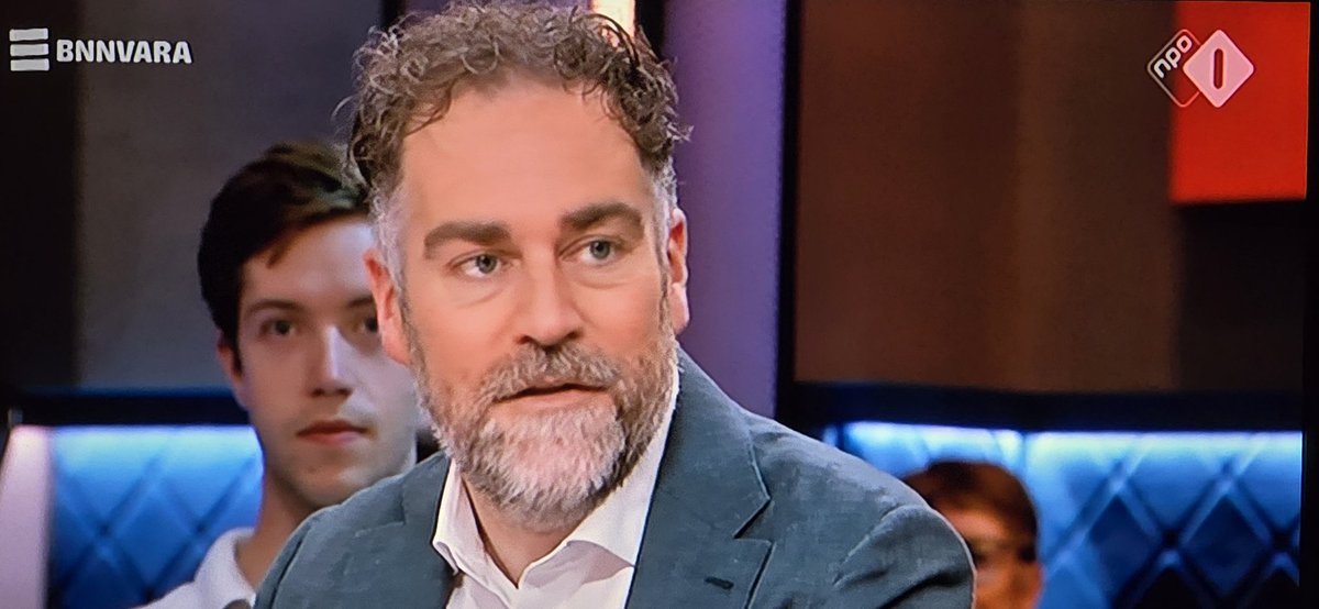 'Democratie draait niet om je zin krijgen maar om inschikken, je verlies nemen en samen krijgen wat we nodig hebben. Burgers begrijpen dat en zijn daartoe bereid, maar de huidige politiek lijkt daarvan losgezongen.'

Klaas Dijkhoff blijft 'n verademing tov #Yeşilgöz. #PauwendeWit