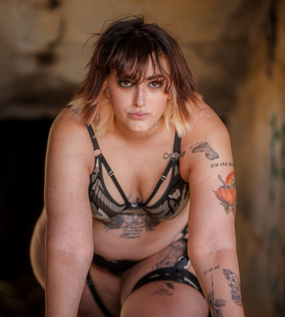 Model:  Ines White 

DM me for more info about a paid shoot 📸 

Camo themed Collab event Shoot 
Organised by models_photographers_groups  

#ukphotographer #photography #photographer #londonphotographers #bouidor #bouidorphotography #Model #modelshoot #bouidorshoot #NSFW #nsfw