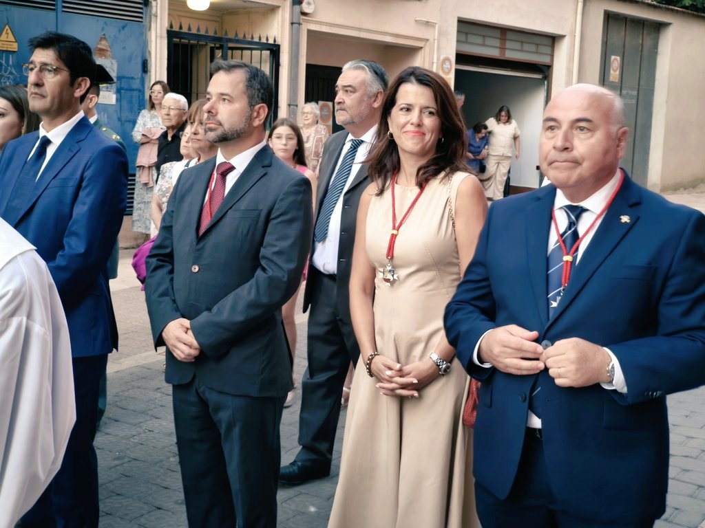 MJPelayoGarcia's tweet photo. Broche de oro a la Feria y Fiestas de Alcázar 2025, con la inauguración del Pórtico de Santa Quiteria y la procesión, en honor a la Natividad de la Virgen, de la Virgen del Rosario junto a vecinos, hermandades y autoridades municipales y regionales.
#EsAlcazar #diputacioncr https://t.co/EA9TRWebTZ