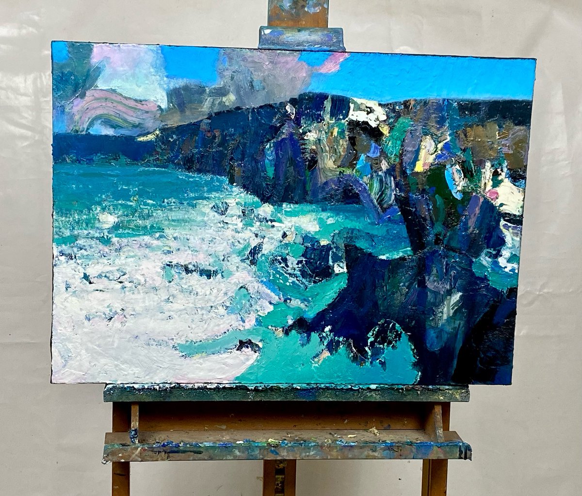 CrossEyedPiano's tweet image. Delighted with @marcyeats’ seascape ‘Hartland’, the latest addition to my kitchen gallery. It will bring daily joy! 

See more of Marc’s work here marc-yeats.com/paintings/exhi… #painter #artist