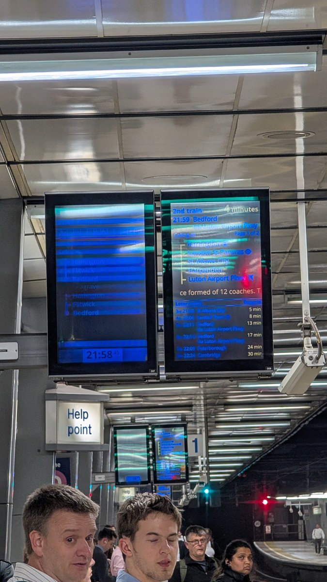 ravlondon's tweet photo. @TLRailUK hi can you pls sort out the screen at city Thameslink,it's been weeks now ? https://t.co/IGjrrzNcPg