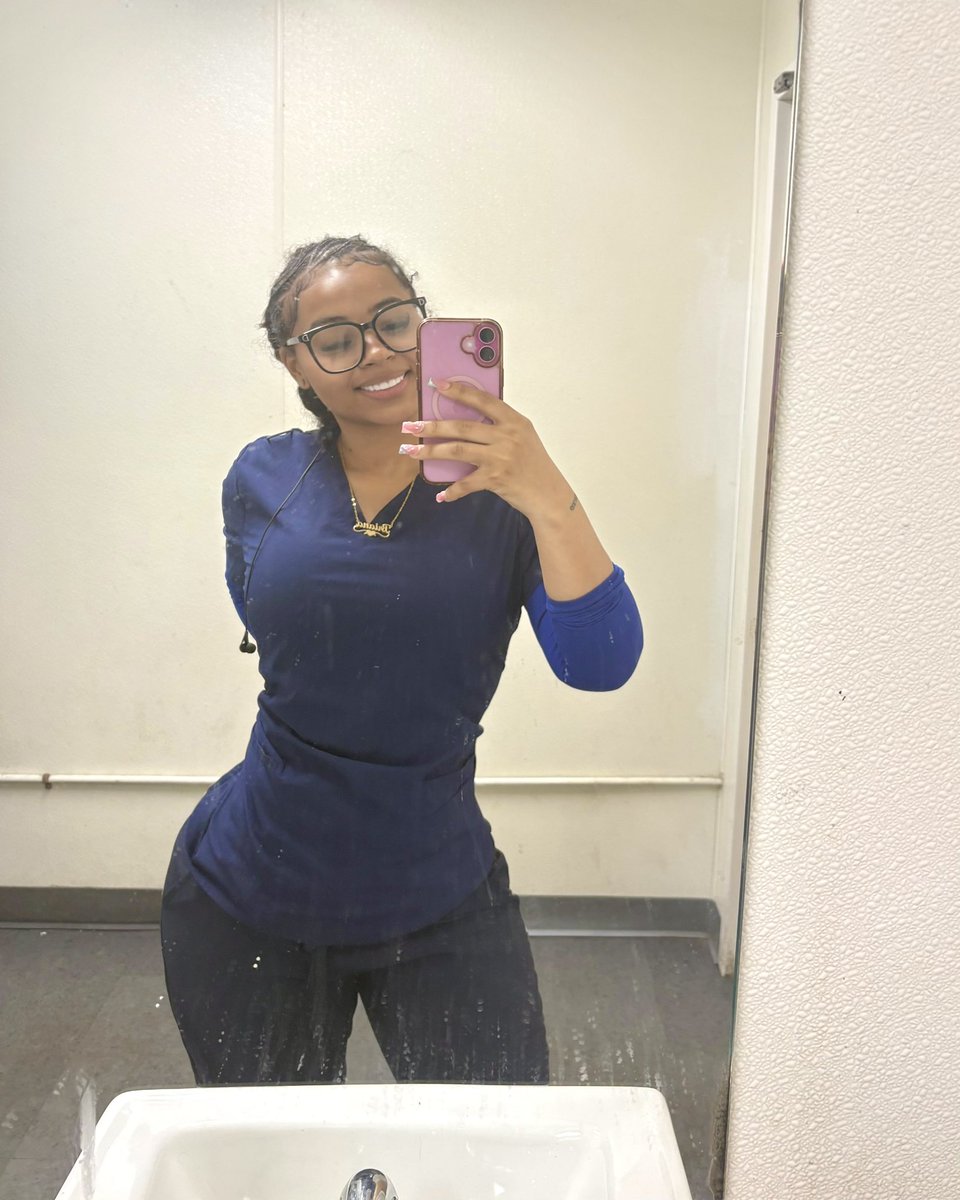 Naomi 💋 tweet media