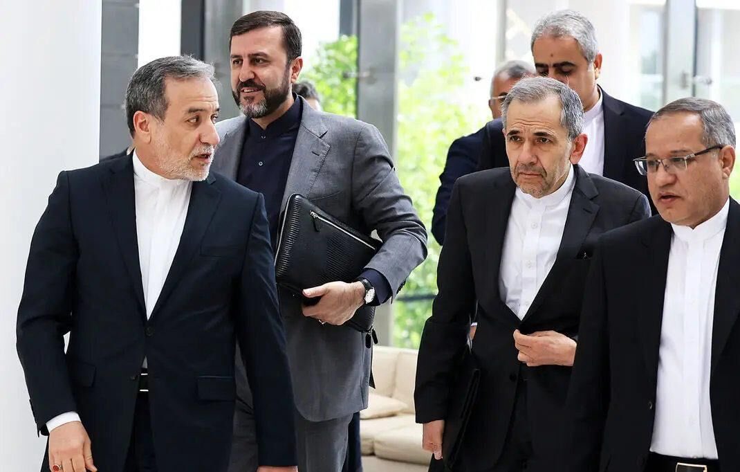 سرداران دیپلماسی امشب در قاهره اقدامی ماندگار انجام دادند،باید مجموعه نظام تقدیر مناسبی از آنها انجام دهد.
